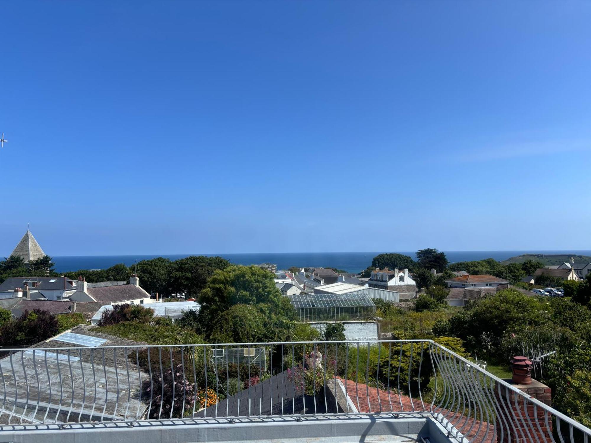 Bonjour Guest House Braye Exterior foto